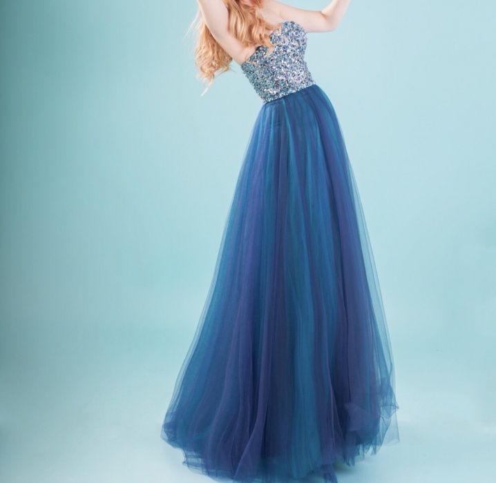 Бална рокля синя