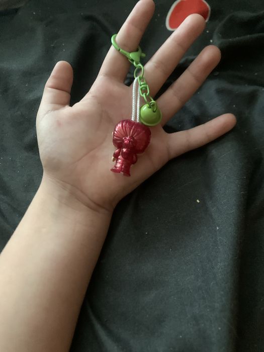 брелок с макс из stranger things