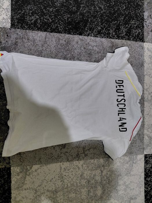 Tricouri de fotbal sau alte sporturi cu țări