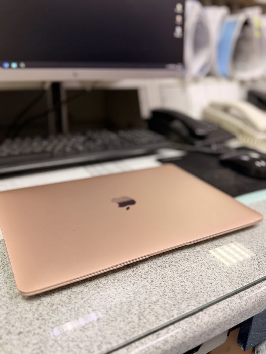 Продам Macbook air, M1