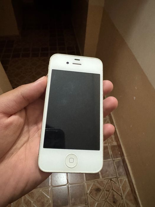 Iphone 4s , 8gb.