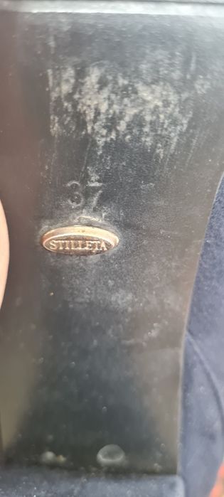 Продам женские ботинки