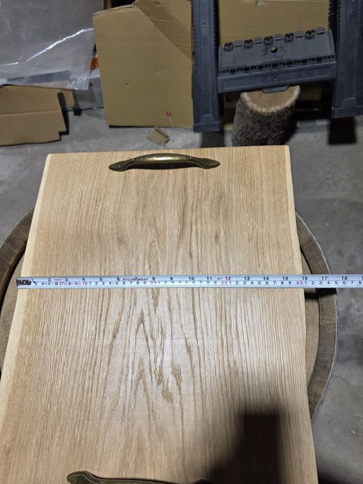 Уникално плато/поднос за мезета от масивен дъб с месингови дръжки