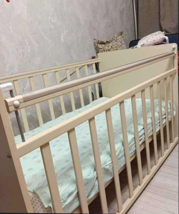 Кроватка с матрасом