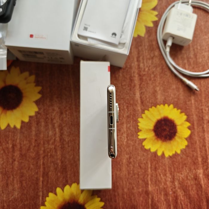 Huawei P60 Pro Rococo Pearl 256Gb/8Gb + Huawei Tripod Selfie Stick Pro + подаръци