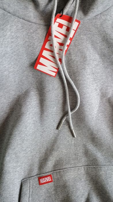 Продавам нов суичър Marvel ,размер Ххл