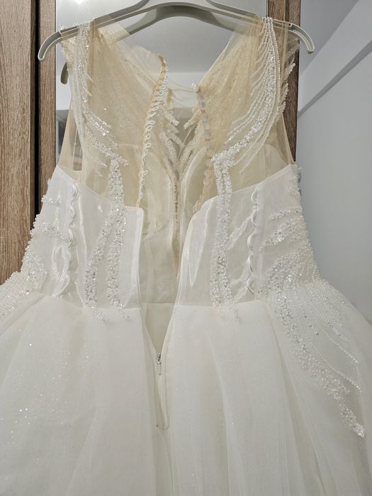 Rochie mireasa .