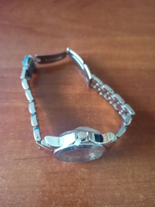 Часы новые женские