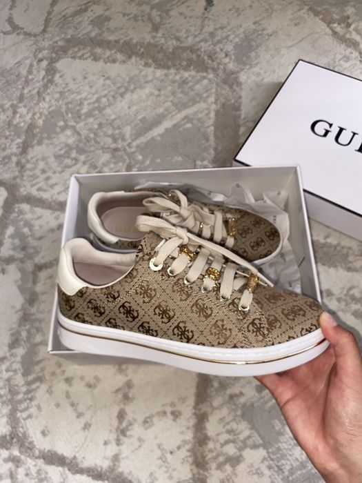 Срочны продам Guess кросовки оригинал размер не подошло