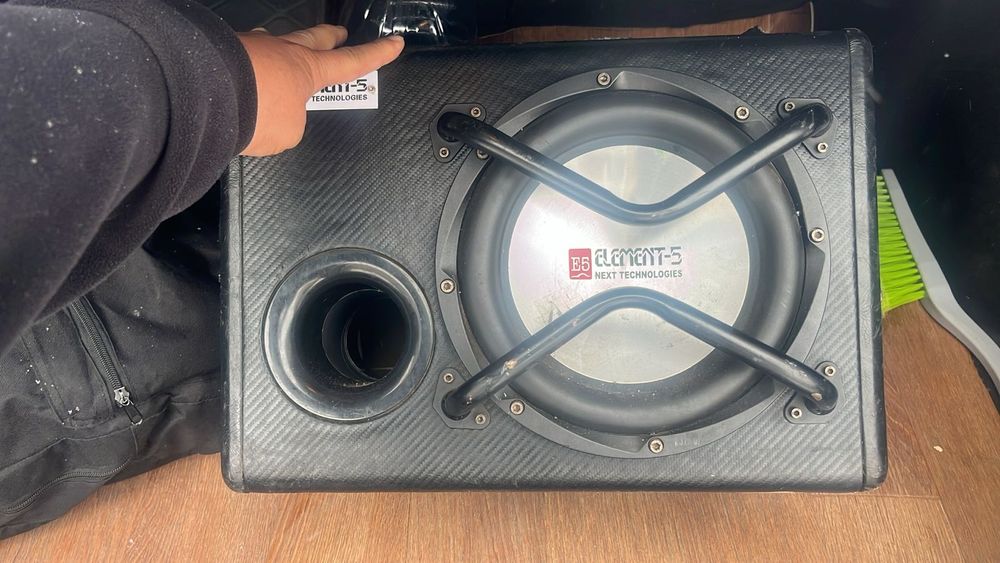 Продам сабвуфер срочно