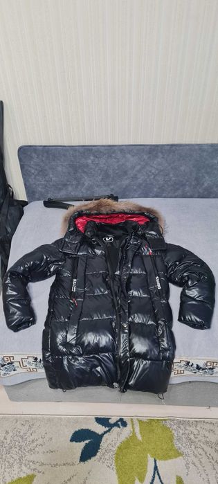 Продам  куртки 2 шт. на мальчика