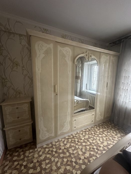 Продаем старую мебель