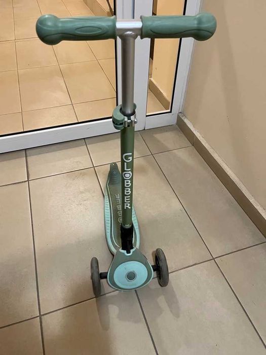 Сгъваема тротинетка Globber със светещи колела