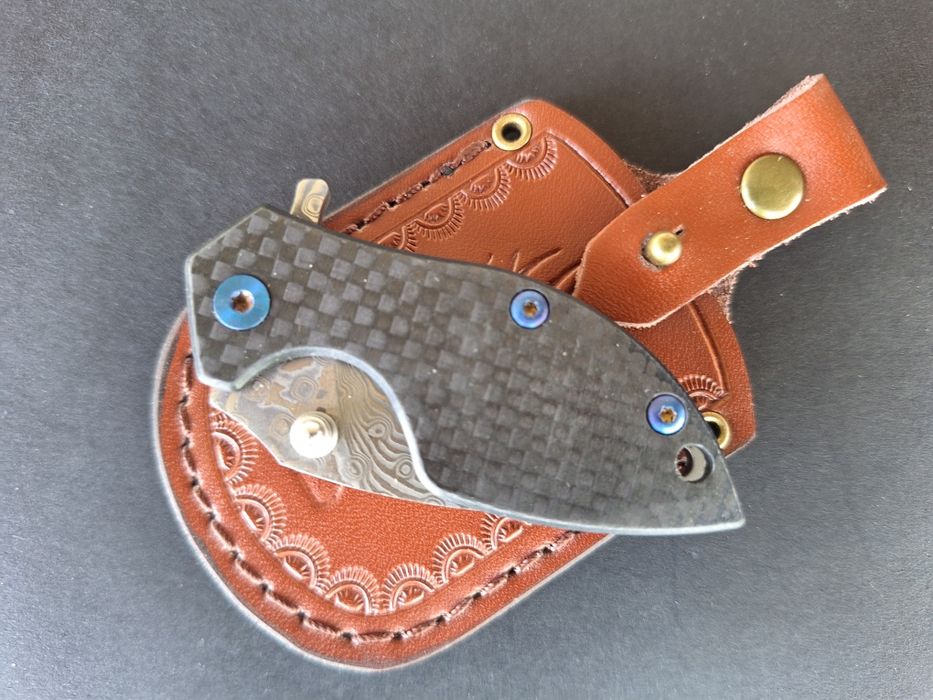 Сгъваем мини нож от дамаска стомана VG-10 и дръжка от карбон