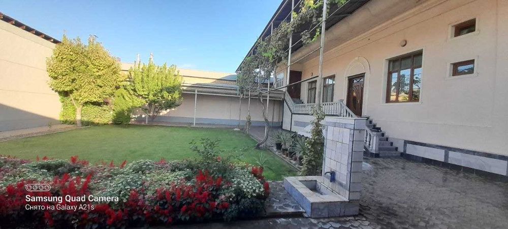 Gilamsaroy to`yxonani orqasida fayzli xovli sotiladi.