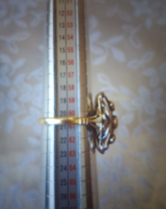 Vand din colectia personala un superb inel lucrat manual din aur de 18k,safire si diamante naturale