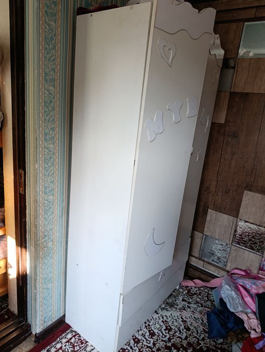 Bolalar shkafi sotiladi