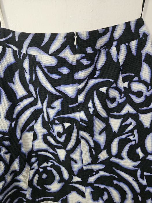 Нова прекрасна пола на Karen Millen