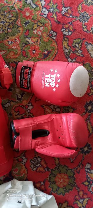 Перчатки, щитки, шлем, ракушки для боев