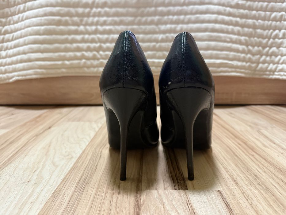 Токчета - черни, остри