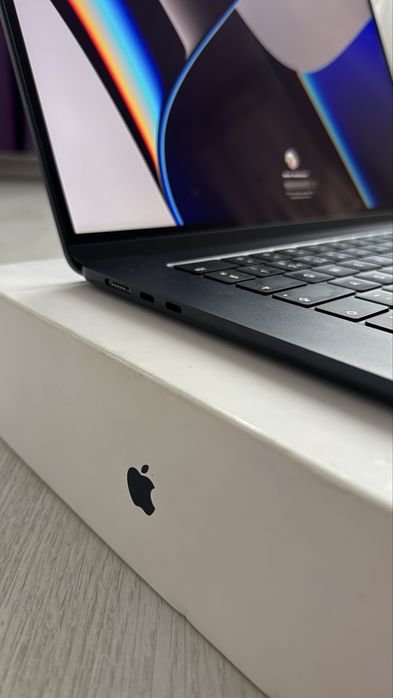 Macbook Air 15 M2 impecabil