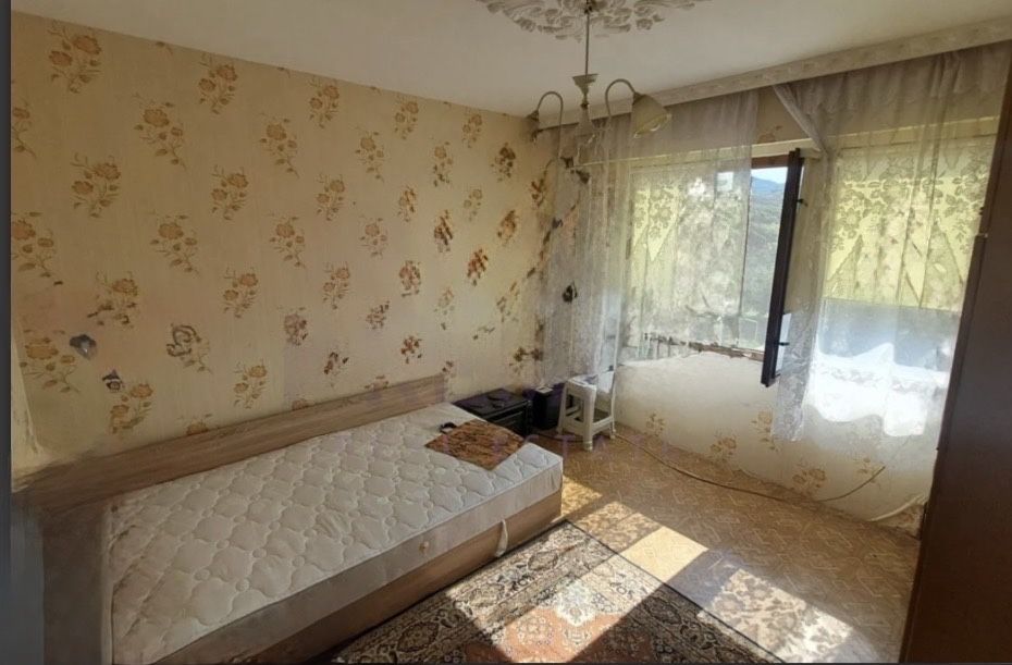 Продавам 3 стаи апартамент