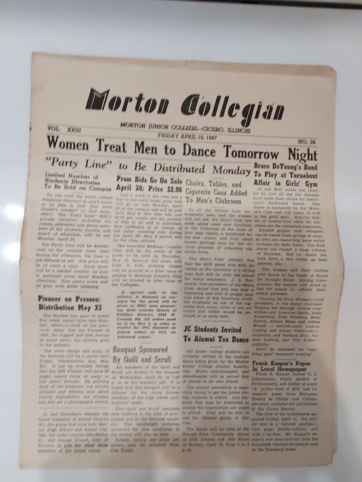 Продавам колекция стари вестници от Чикаго