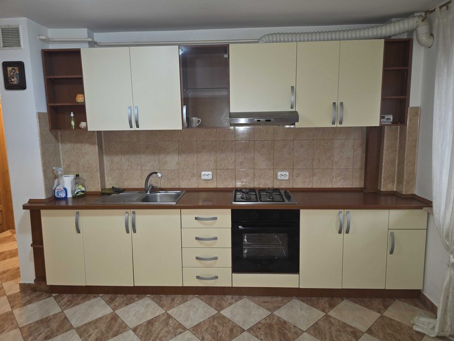 Apartament 3 camere moern si spatios in Gvana 3, stradal. piata