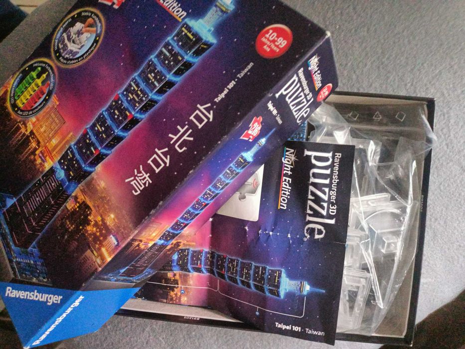 3D пъзел светеща кула в Тайпе  216 пластмасови части с LED светлини