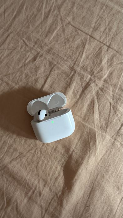 Apple Airpods 4 ANC casca stanga