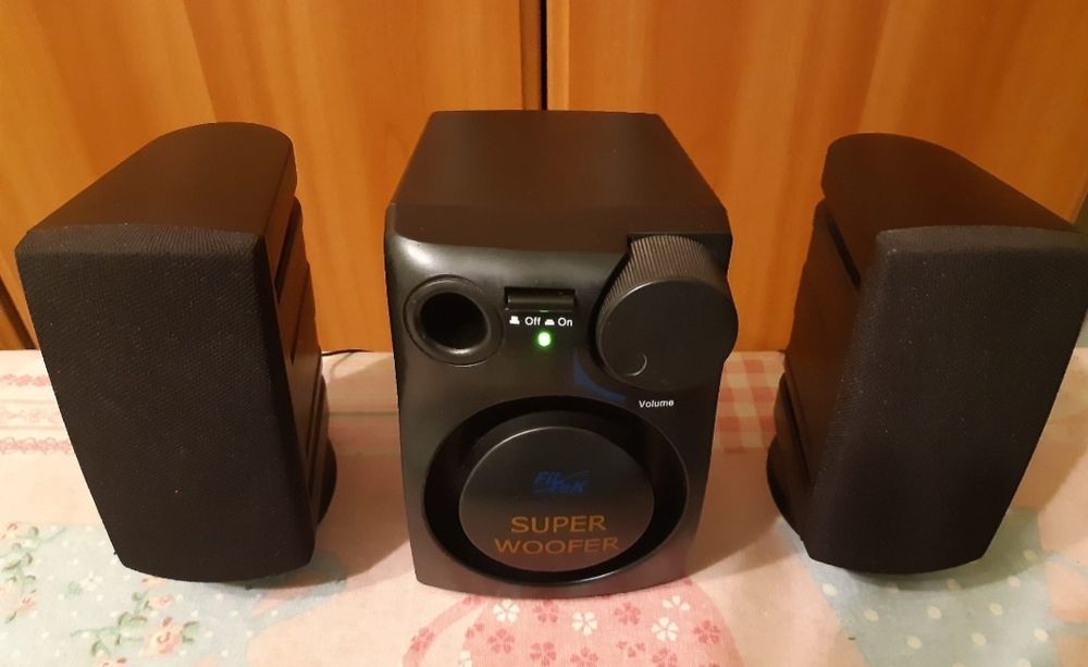 Unitate PC +monitor + sistem  audio