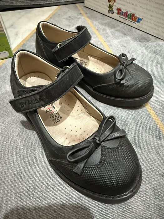 Продам туфельки школьные 29 размер