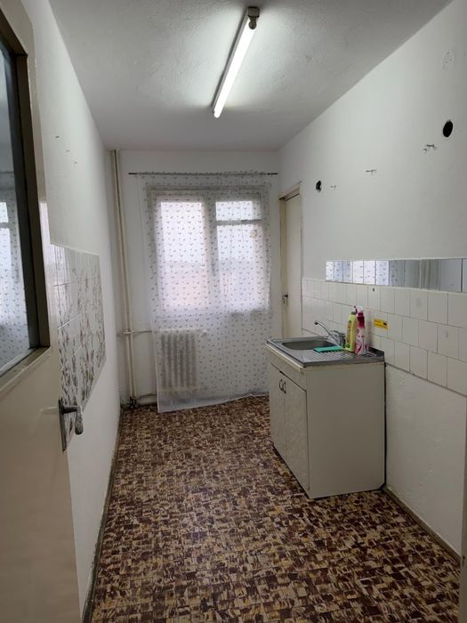 Proprietar -Apartament 3 camere decomandat  Zona Vlaicu , central