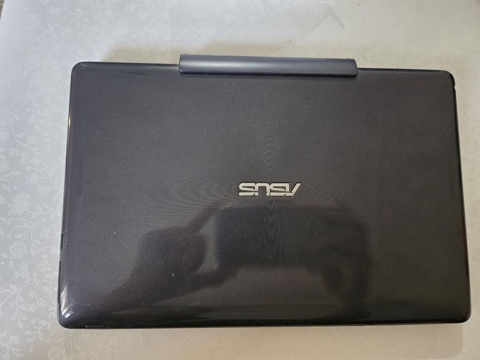 Нэтбук трансформер Asus в рабочем состоянии