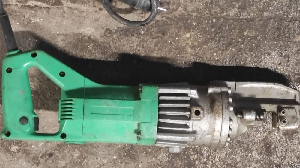 Masina de taiat  fierul beton pana la fi 18 în stare excelenta