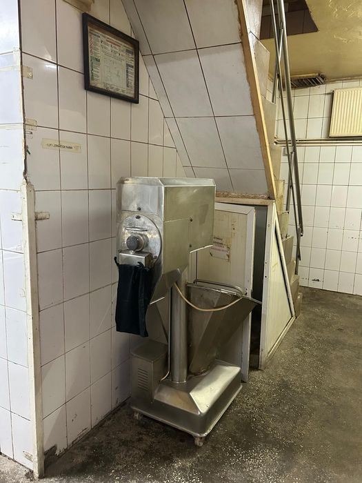 Vând linie completă utilaje brutărie