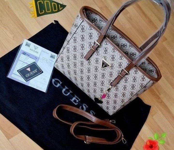 Geanta Guess material textil, logo metalic, 2 compartimente,saculet, etichetă