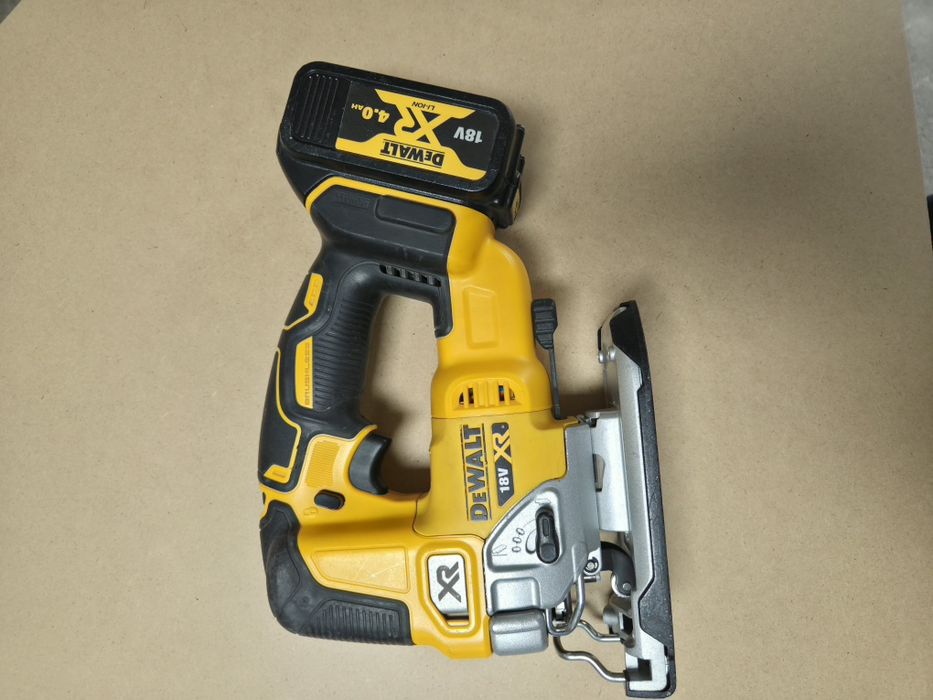 Ferestrau pendular Dewalt