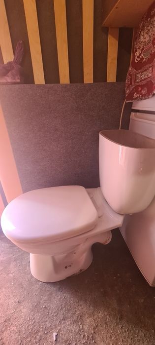 Продам унитаз б/у в отличном остоянии