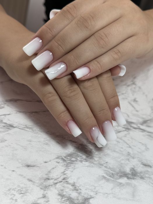 Unghii cu gel , Manechiura cu gel si semi. Pedichiura la salon