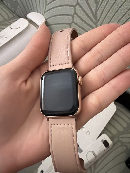 Часы WATCH SE 40mm Gold