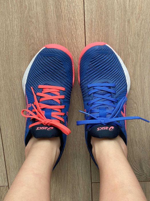 Кроссовки Asics волейбольные