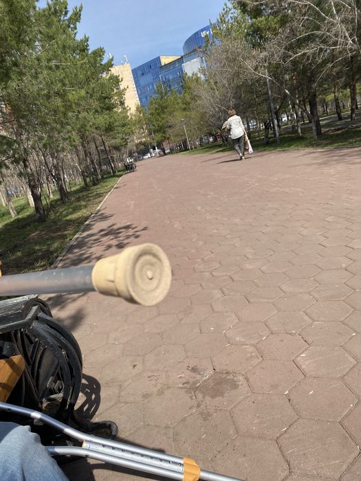 Отдам даром костыли