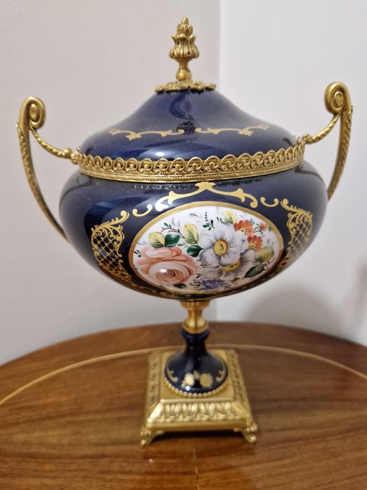 Уникална антикварна френска порцеланова купа Limoges