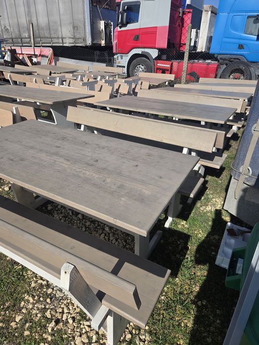 Дървени баварски маси с пейки