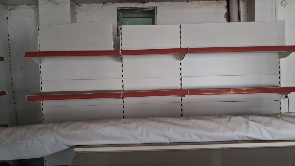 Стеллажи  новые для магазина
