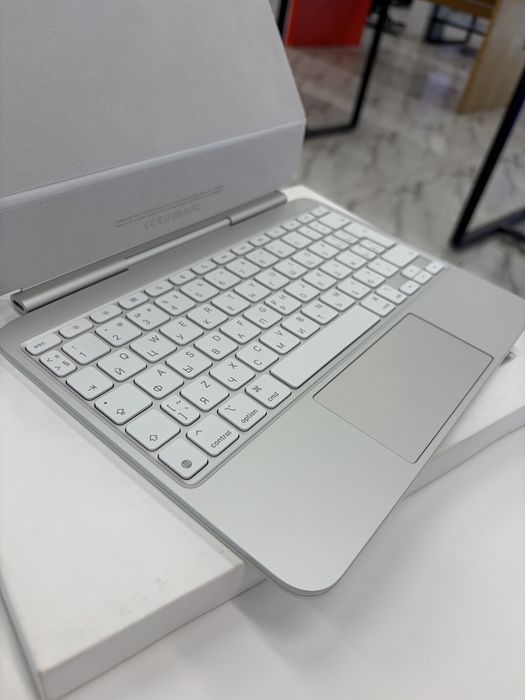 Magic Keyboard for iPad Pro M4