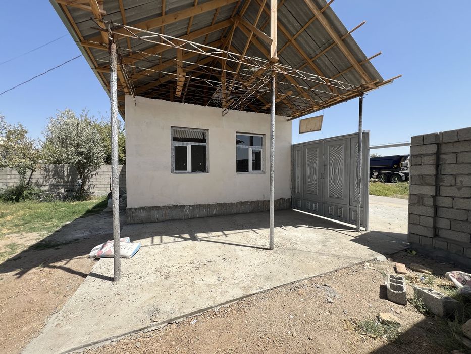 4,5 sotix 2 xona hovli uy sotiladi