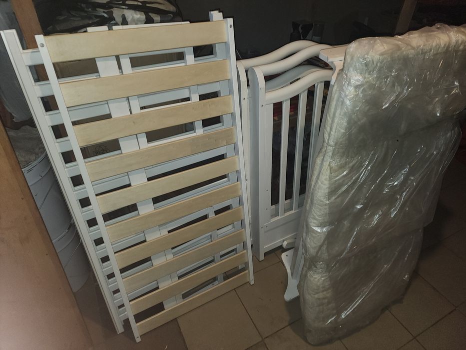 Детская кровать с маятником