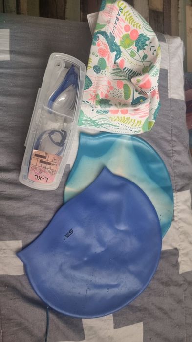 Шапки и очила за плуване